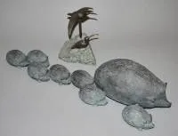 Kurt Arentz, familia de erizos, escultura en bronce y Ruth Hofström-Hilden, zarapitos, grupo en bronce de 1984