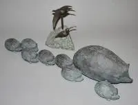 Kurt Arentz, familia de erizos, escultura en bronce y Ruth Hofström-Hilden, zarapitos, grupo en bronce de 1984