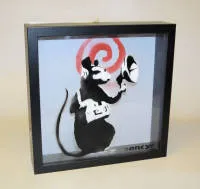 Banksy, Dismal Shadow Box, Radar Rat, Dismaland, casetă obiect cu șablon din 2015