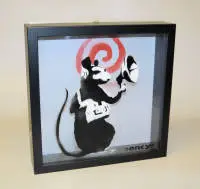 Banksy, Dismal Shadow Box, Radar Rat, Dismaland, 2015 का स्टेंसिल सहित ऑब्जेक्ट बॉक्स