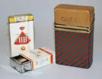 Gucci Zigaretten-Etui und Hermès Seidenschal