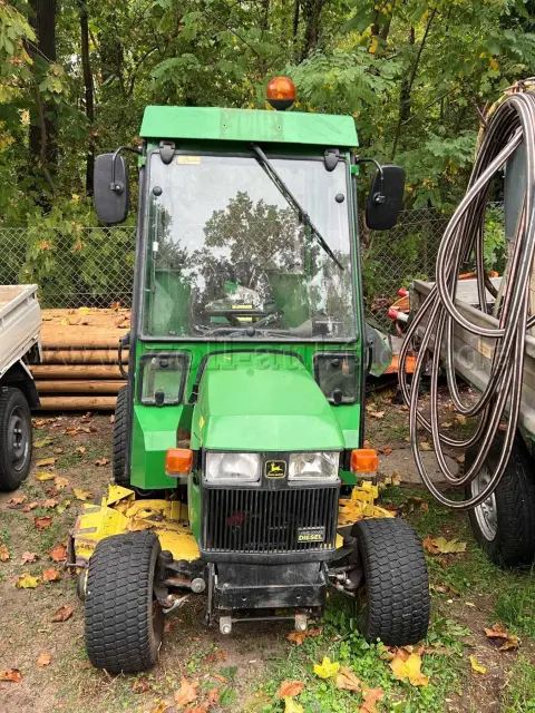 1 tractor John Deere tip 455 (vehicul pentru reparat)
