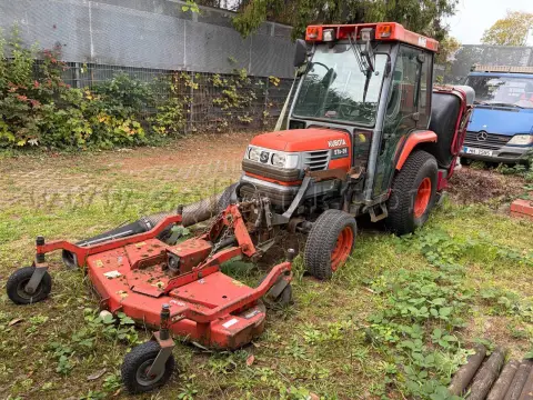 1 tractor comunal Kubota STα-35 cu accesorii – defect / donator de piese