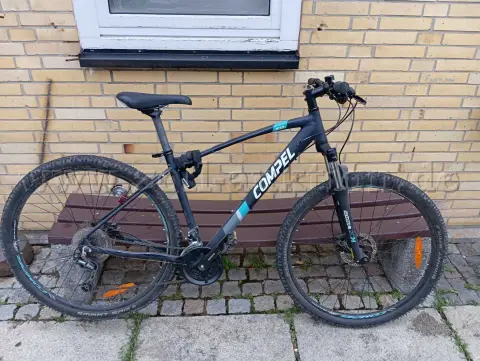 1 Mountainbike der Marke Compel