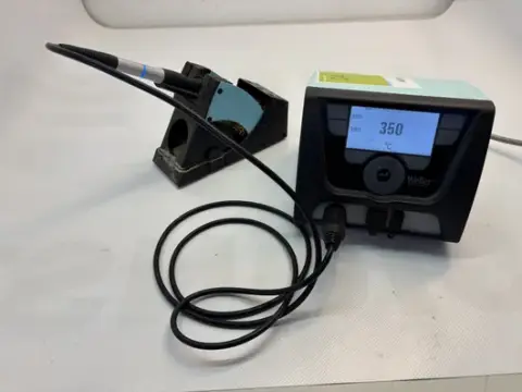 محطة لحام Weller WX1 مع مكواة لحام WXP 120