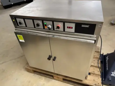 Inkubator Memmert BE 50 – NEISPRAVAN