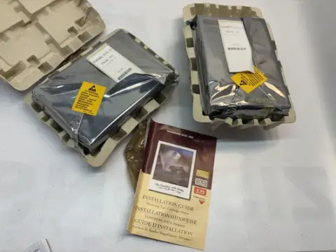 2 buc. kit unitate Tandberg Data Drive Kit 8776 SLR1 250MB SCSI