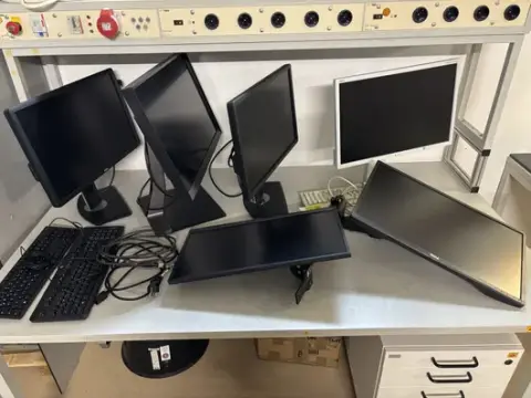 Lot 6 monitoare plate + 3 tastaturi