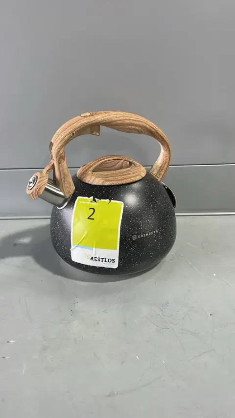 Vesikattila 3 L pillillä