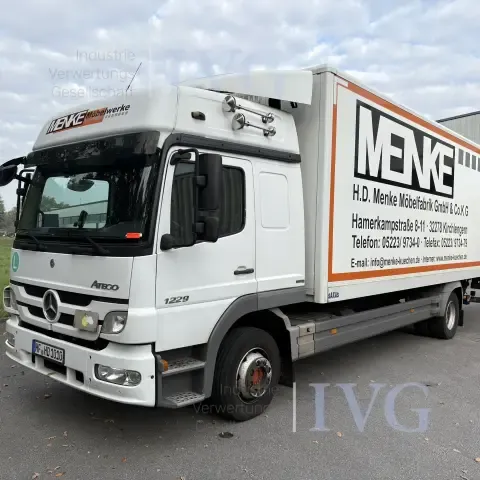 Camion cu caroserie închisă DAIMLER Atego 1229 L