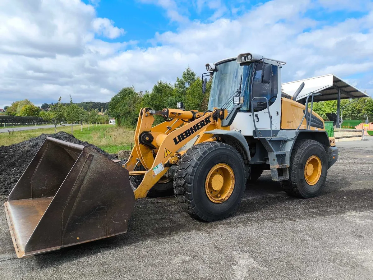1 utovarivač Liebherr L538