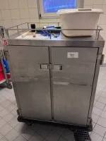 1 maaltijdbezorgwagen
