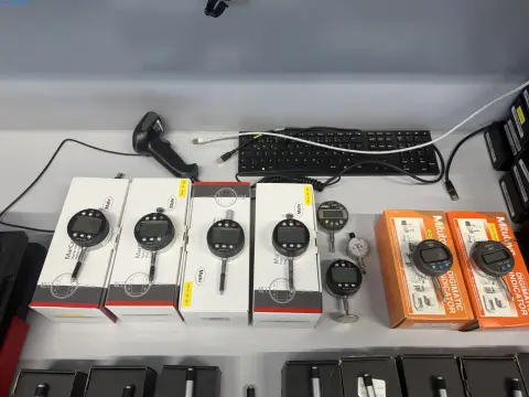 9 Messuhren Mahr/Mitutoyo 1086WR/IDC112XB/ID-S1012XB u.a.