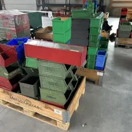 2 Paletten mit Kunststofflagersichtkästen, Schäferkästen
