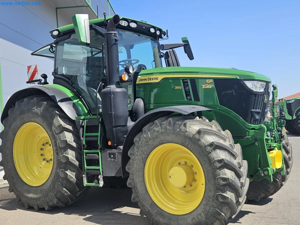 جرار John Deere 6R 250