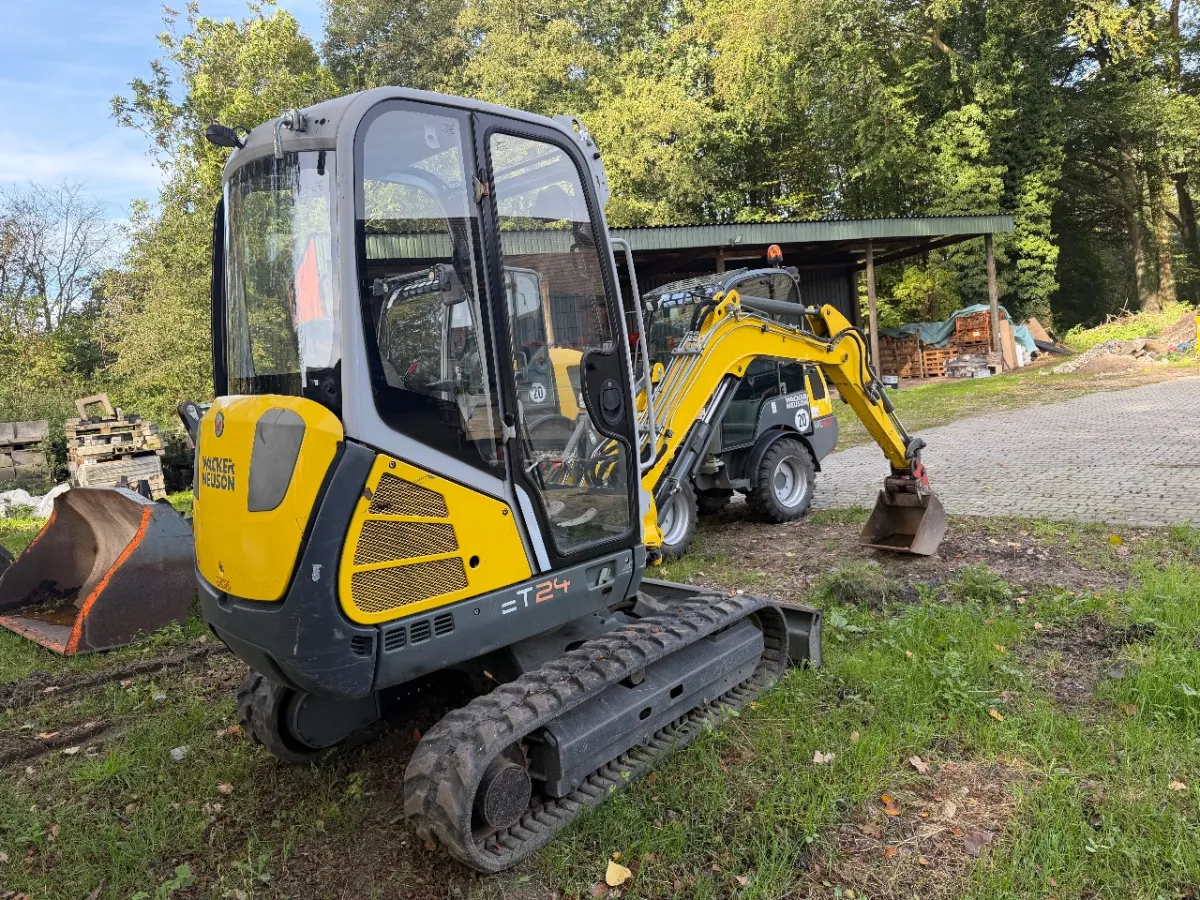 Mini bager Wacker Neuson ET 24 (E12-04)