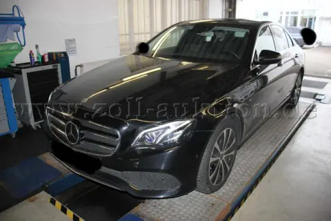 1 Mercedes Benz E 300 e berlina