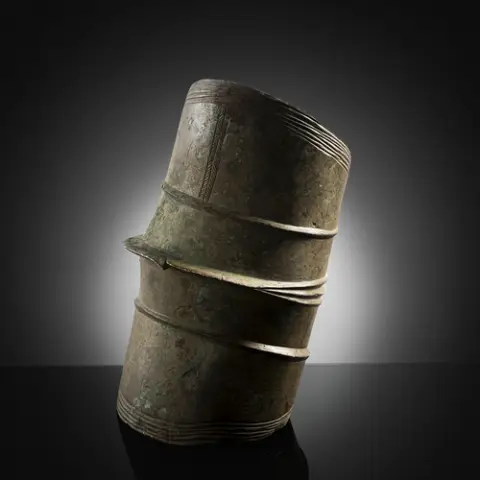 Anneau de monnaie Ekonda en bronze,
