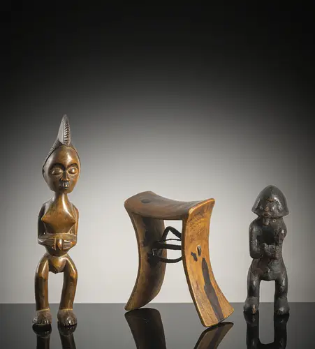Deux figures et un appui-nuque