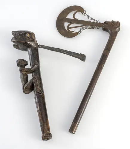 Deux haches cérémonielles