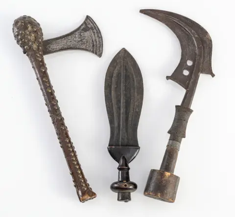ANNULÉ - Trois armes cérémonielles