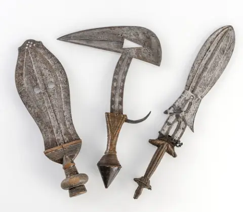 Trois armes cérémonielles