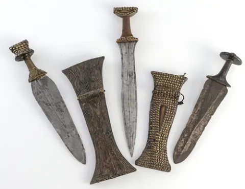 Trois épées