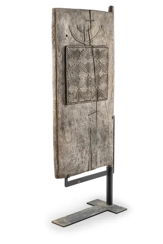 Panneau de porte cérémoniel sculpté