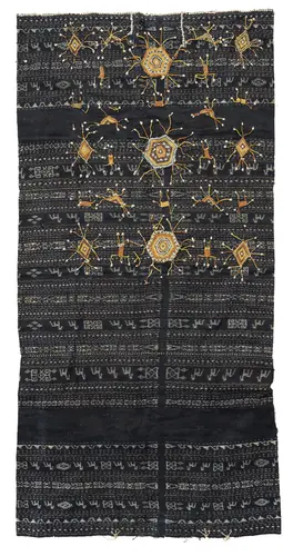 Textile ikat avec décor de broderie de perles « Lawo Butu »