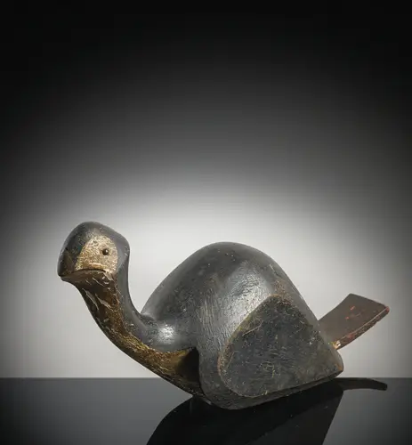 Sculpture d'un oiseau en bois