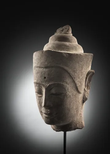 Rare tête de Bouddha Paree en grès