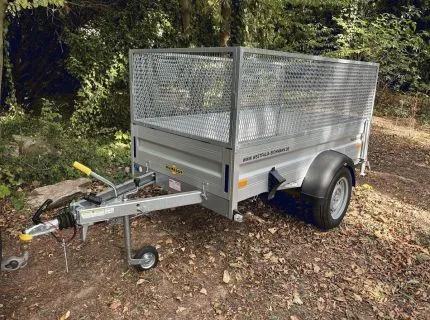 Remolque para turismo, marca: Humbaur, tipo: HA 132513 (caja abierta con rejilla de acero), primera matriculación: 27.05.2025