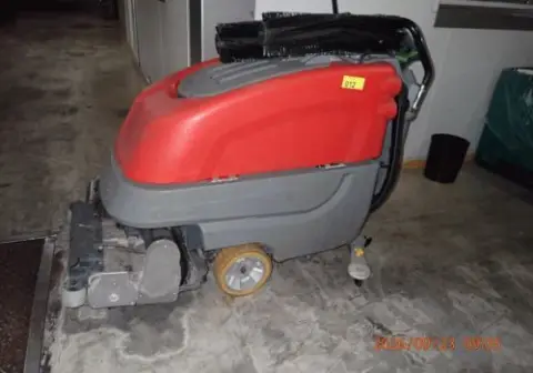 1 Bodenreinigungsmaschine Hako, Typ Hakomatic B70CL, Seriennr.: 730184, BJ 09/2007, 678 Betriebsstunden, 2 Ersatzbürsten