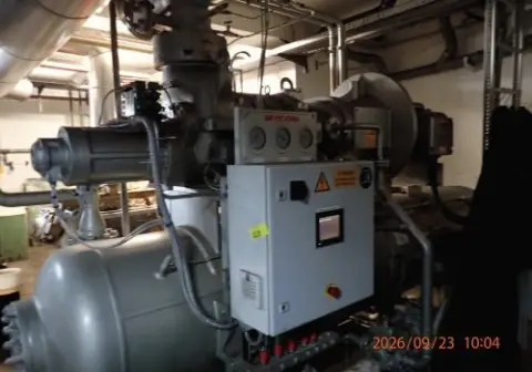 1 Schraubenverdichter Mycom, Modell 220JL-V, Seriennr.: 2210180, BJ 11/15, Drucktest 5,3 Mpag, max. Volumen 2.210 m³/h, max.…