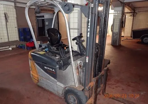 1 stivuitor electric Stihl RX5015, înălțime max. de ridicare 3 m, sarcină max. de ridicare 1.200 kg, ore de funcționare nu pot fi citite, sarcină utilă 1.500 kg, an de fabricație 2008