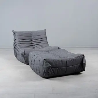 Michel Ducaroy. Ligne Roset, nojatuoli / lounge chair ja rahi, malli 'Togo', tekstiilikangas, suunnittelu 1973, Ranska. (2).
