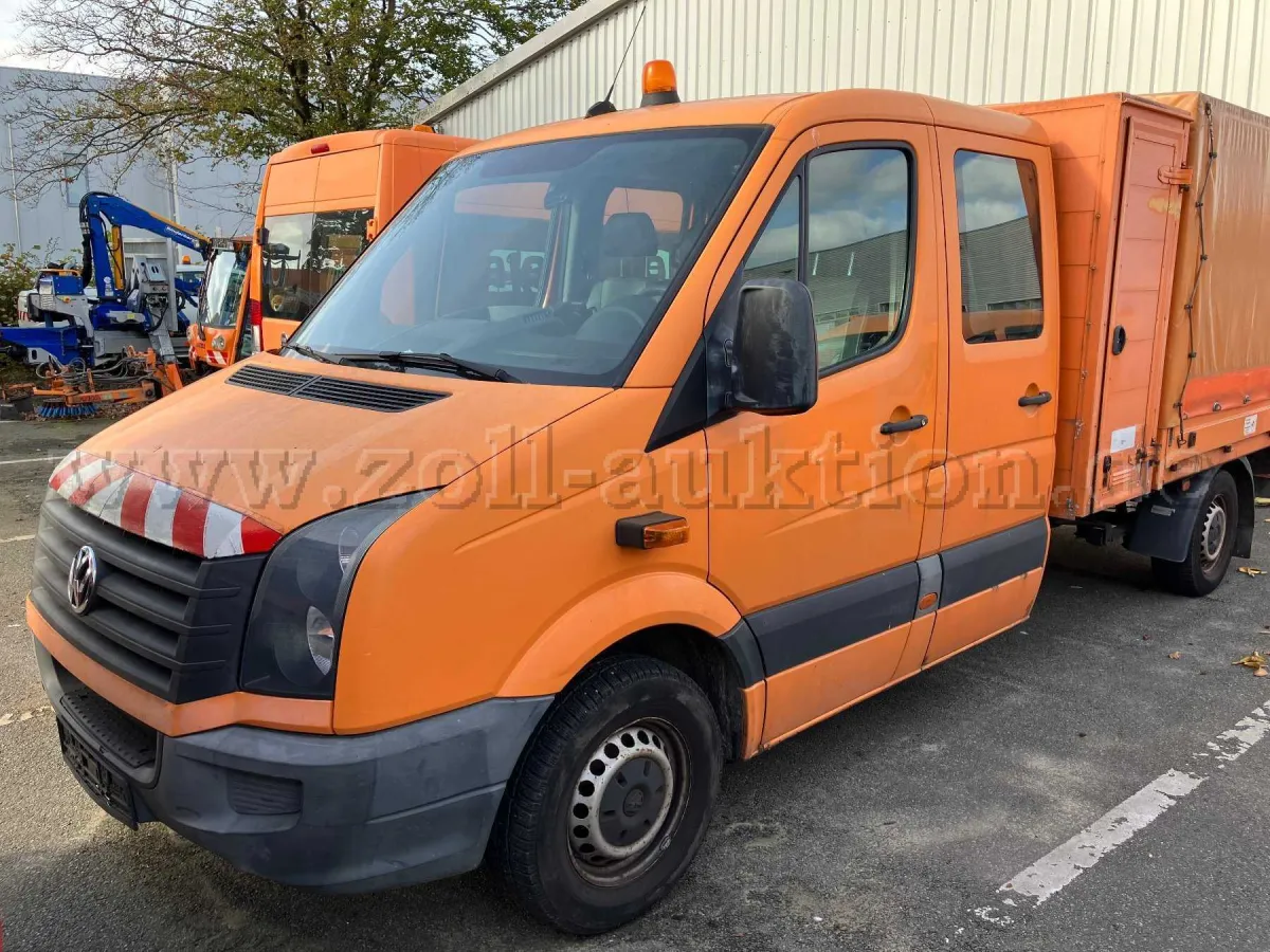 1 VW Crafter كابينة مزدوجة مع صندوق معدات وقلاب ثلاثي الجوانب ومظلة قماشية