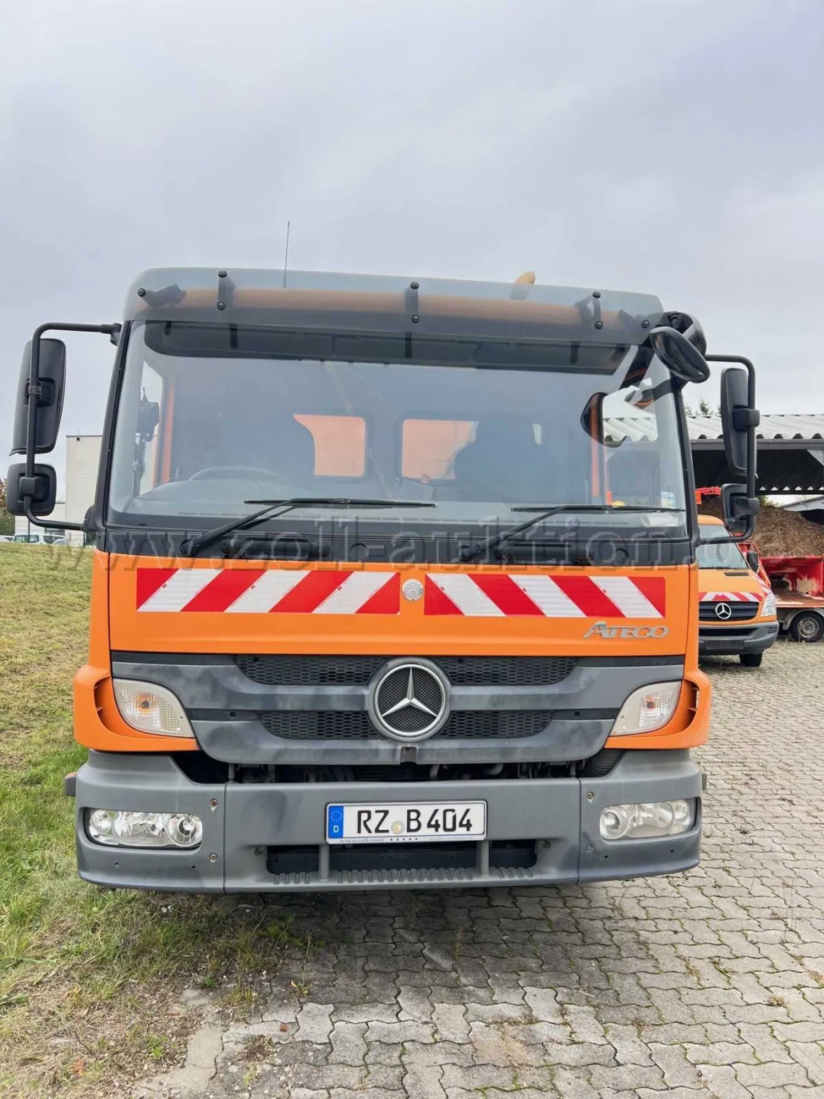 1 spazzatrice Mercedes-Benz con allestimento Faun Viajet 6 R-H, difettosa