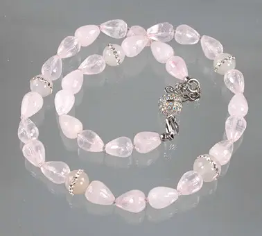 Collar de cuarzo rosa.