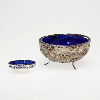 Kaksi kulhoa, joissa sininen lasi-insertti, 800 hopeaa, hopeoitu, 1800-luvun loppu / 1900-luvun alku, mm. Saksa. (2).