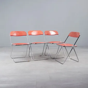 Giancarlo Piretti. Castelli, setti taittotuoleja, malli 'Plia', muovi, punainen, Italia. (4).