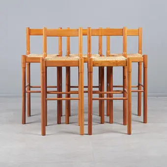 VICO MAGISTRETTI. Cassina, tuolit / baarijakkarat, malli 'Carimate', mänty, kaislaviillos, 1960-luku, Italia. (5)