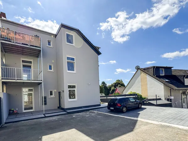 Modernisierte 4 Zimmer ETW mit Terrasse und Stellplatz