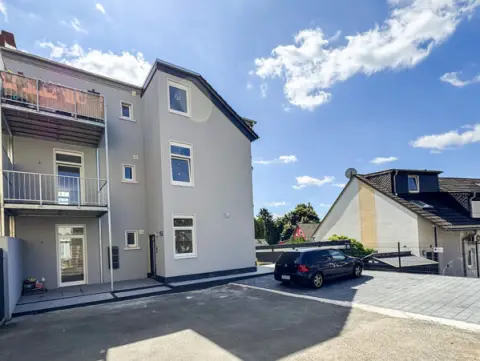 Modernisierte 4 Zimmer ETW mit Terrasse und Stellplatz