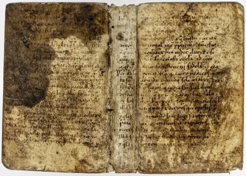 Minuskeln – Pergamentband des frühen 18. Jahrhunderts unter Verwendung einer spätmittelalterlichen Minuskel-Handschrift. Deckel: 10,5 x…