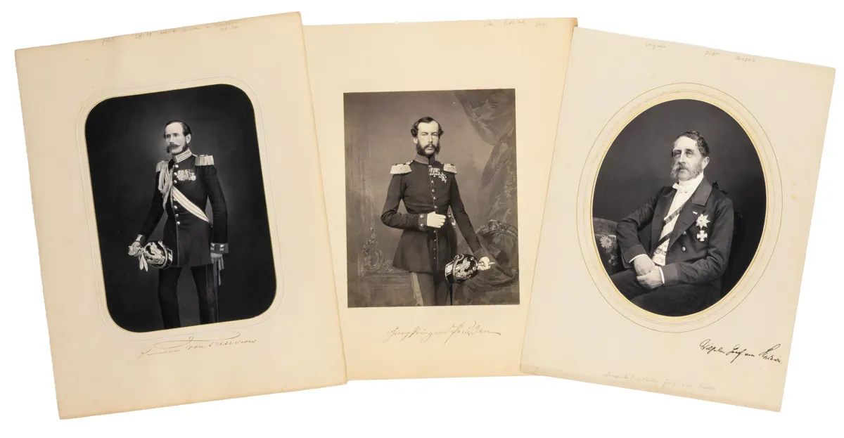 Prussia – tre autografi di personalità prussiane. Ciascuno sotto fotografia originale ritratto. Vintage. Carta salata. Montati. Intorno…