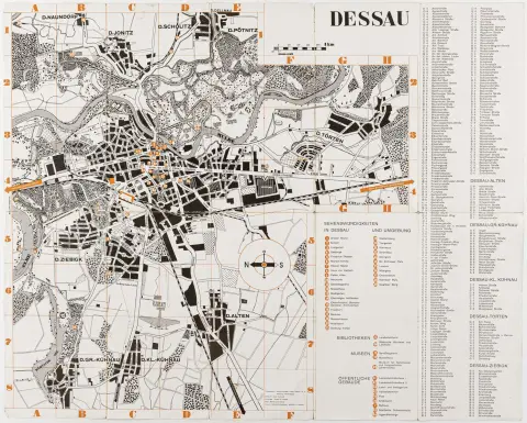 Bauhaus – Schmidt, Joost. Dessau. Faltprospekt. Mit einigen Abbildungen. Gestaltung von J. Schmidt. Dessau, um 1928. 47,5 x 59 cm.…