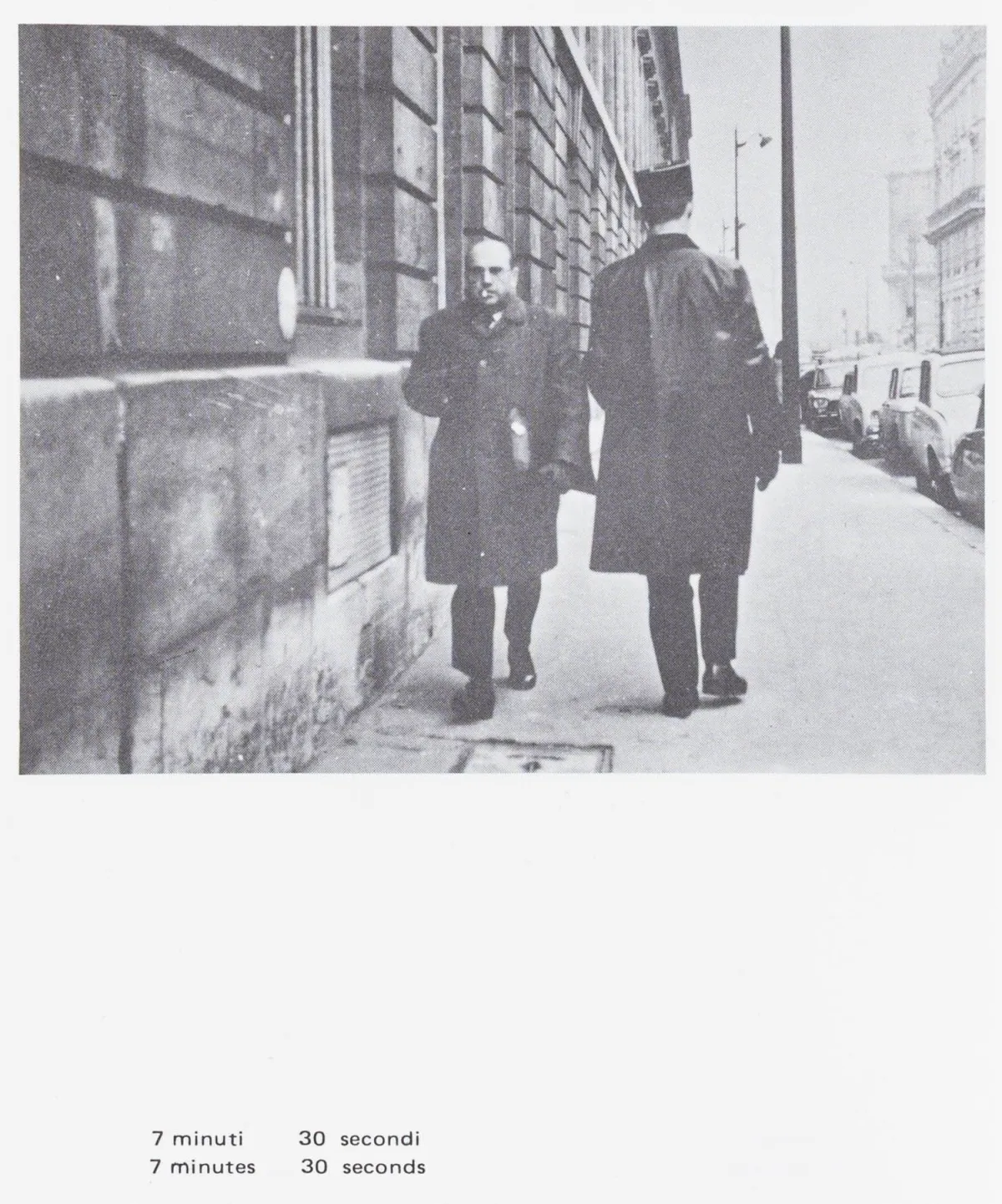 Huebler, Douglas – Durata, Duration. S 61 fotografskom ilustracijom. Torino, Sperone Editore, 1970. Bez paginacije. 17 x 12 cm.…