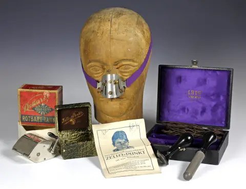Medicine & Pharmacy – Patentierter Universal-Nasenformer Zello-Punkt. Deutschland, um 1910, Hilfsmittel zur Korrektur von Fehlstellungen…