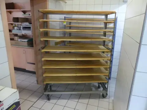 Cărucior cu scânduri basculante